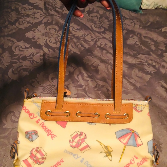 Small Dooney and Bourke Purse - Picture 2 of 6
